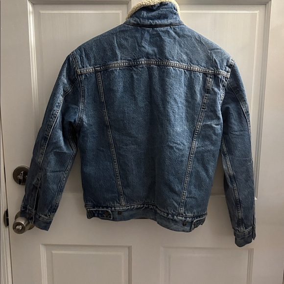 LEVIS Ex Bf Sherpa Jacket- size small - Picture 4 of 4